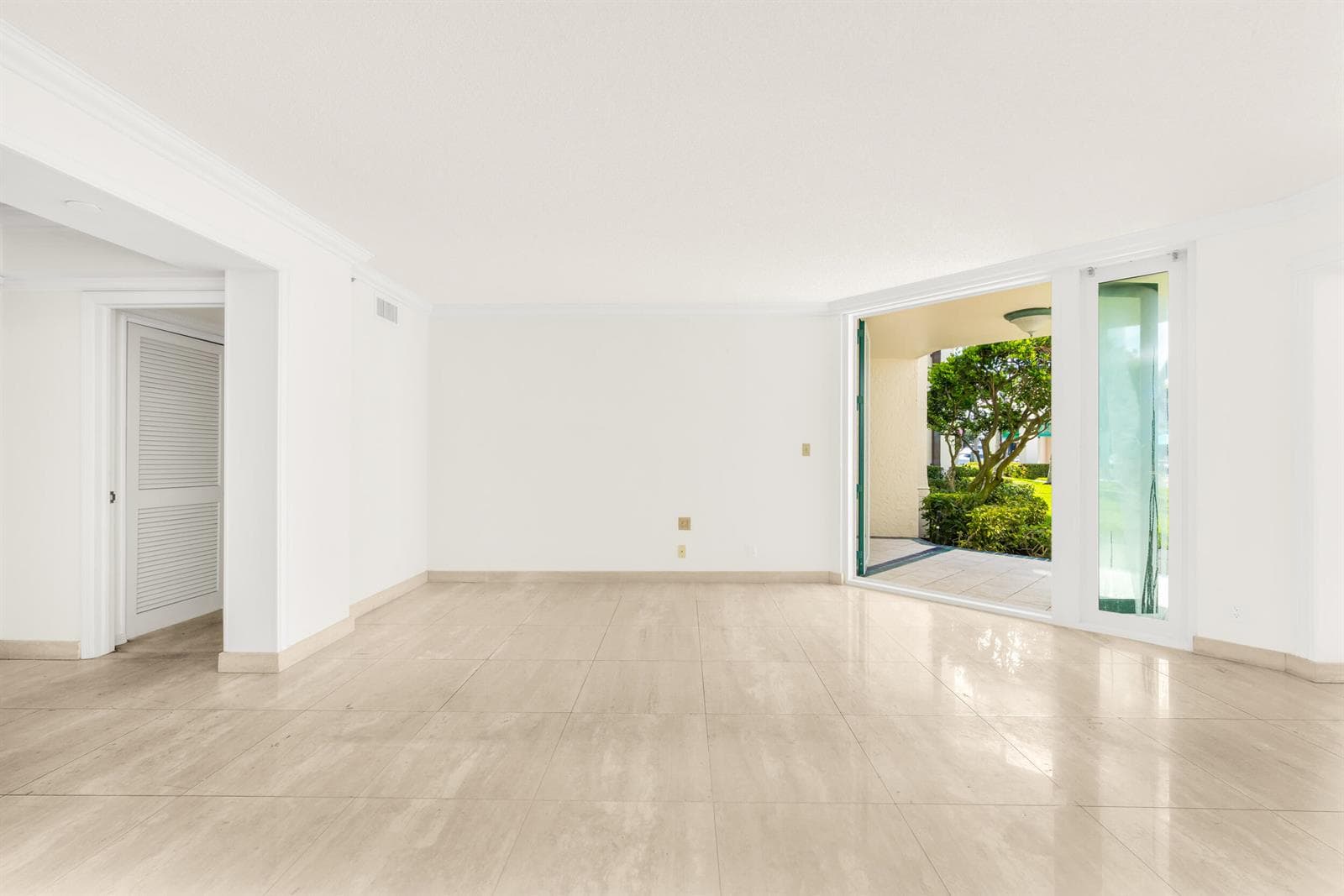 100 SE 5th Avenue 107 photo 10