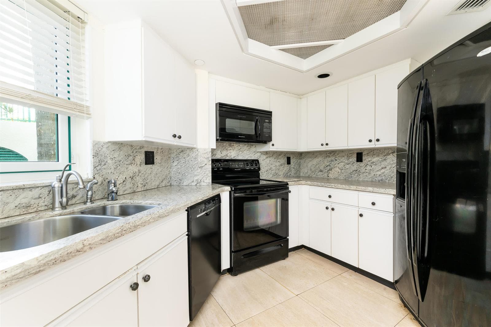 100 SE 5th Avenue 107 photo 14