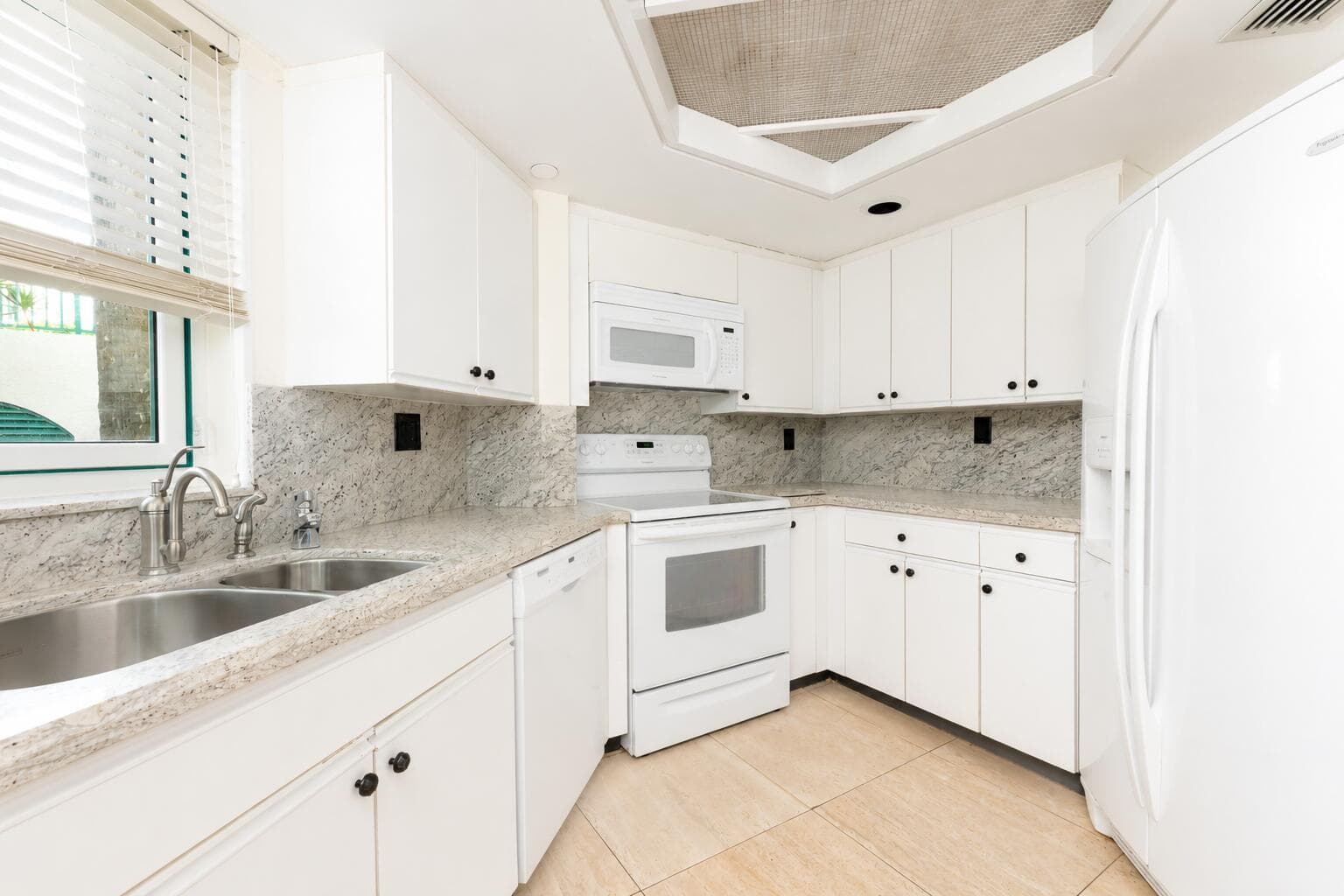 100 SE 5th Avenue 107 photo 18