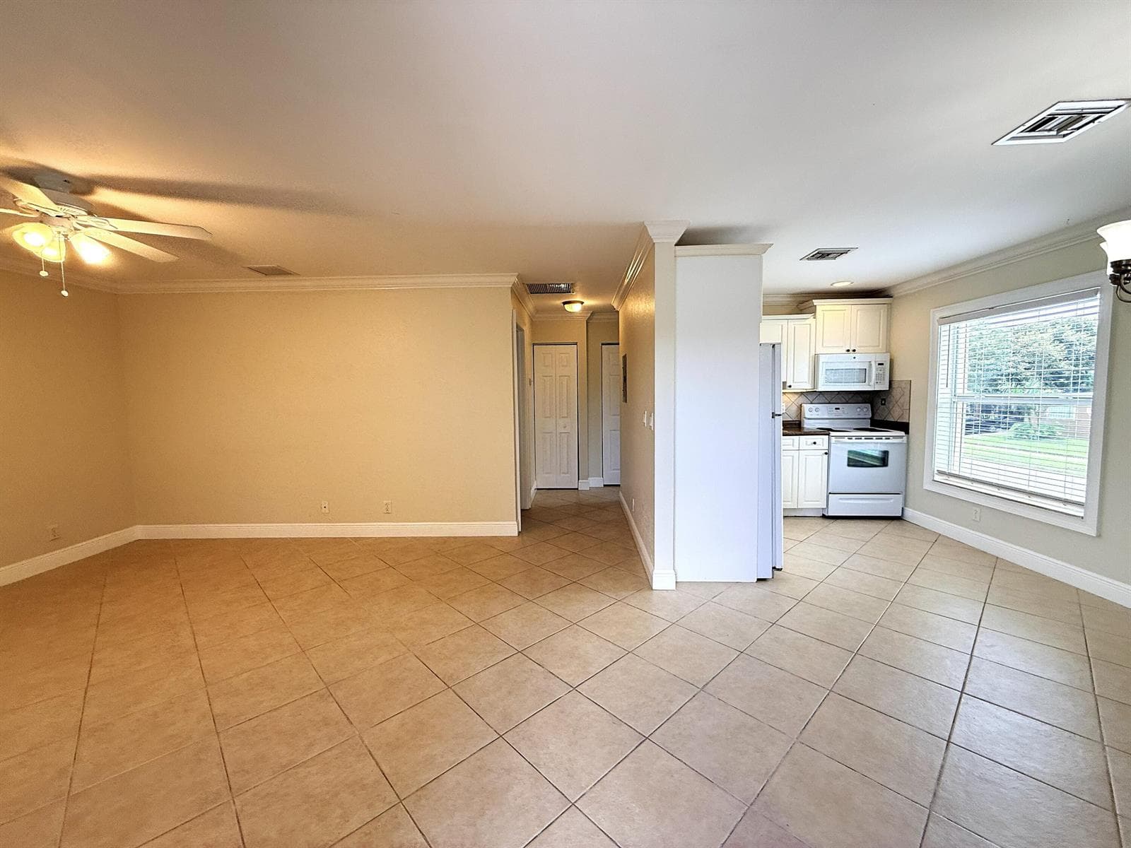 735 Hummingbird Way 204 photo 2