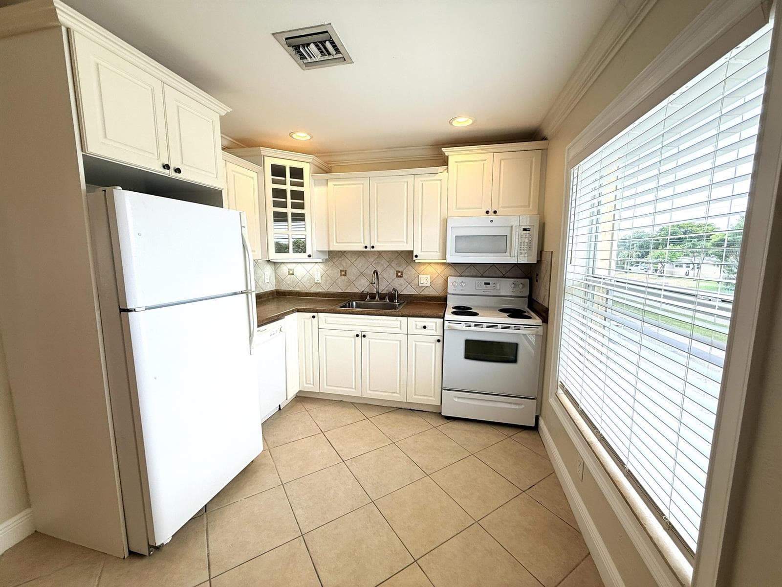 735 Hummingbird Way 204 photo 4