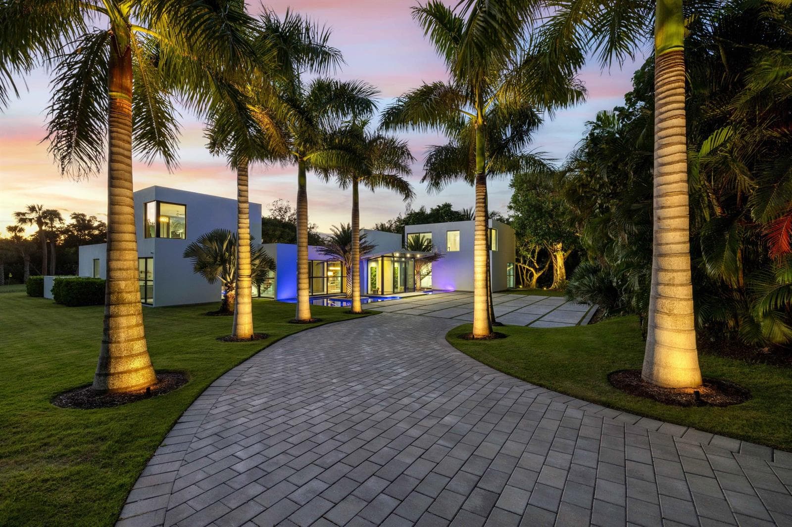 12 N Beach Road photo 2