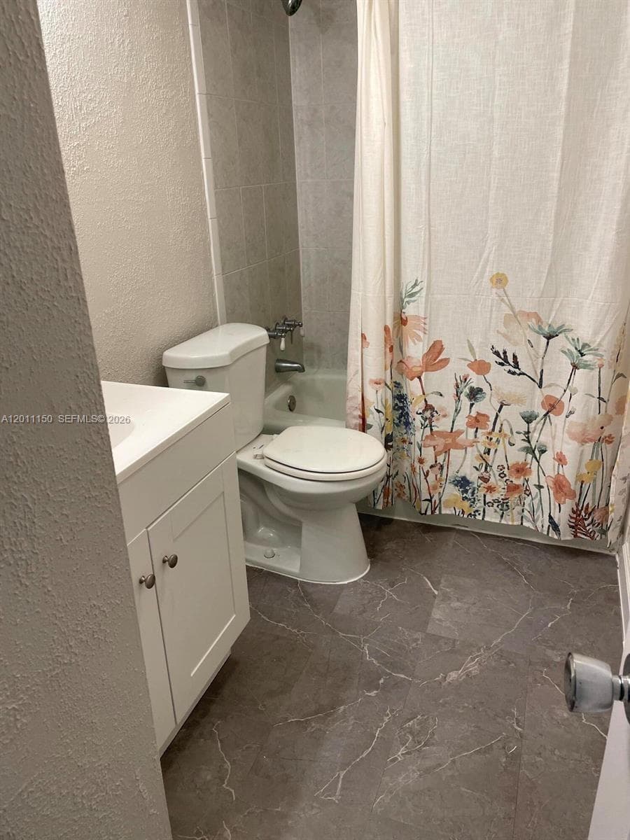 2878 Donnelly Dr 205 photo 10