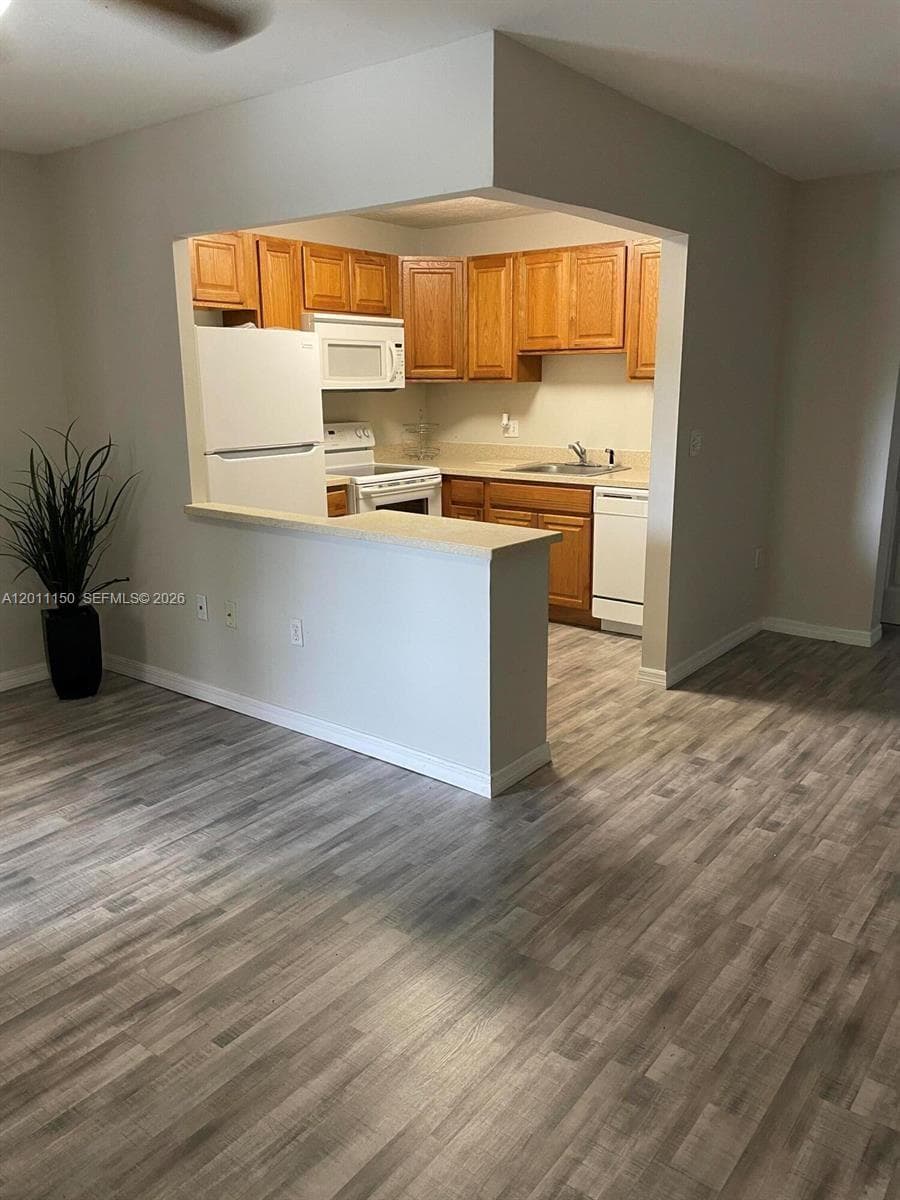 2878 Donnelly Dr 205 photo 4
