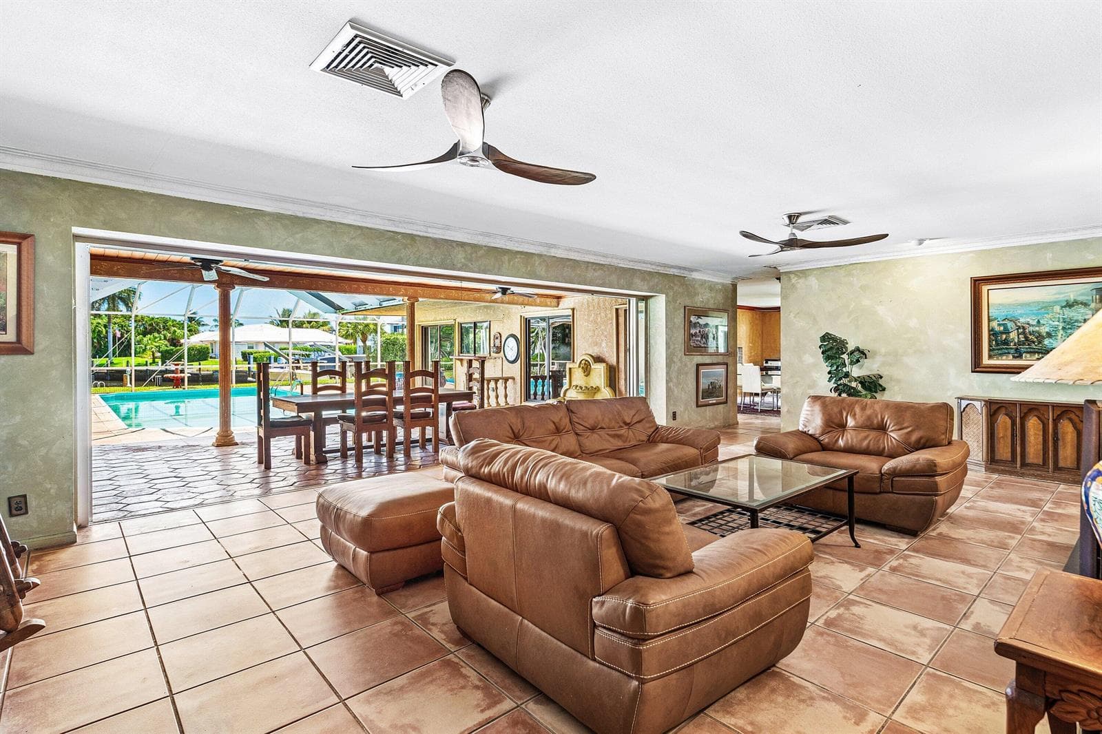 920 Emerald Row photo 5