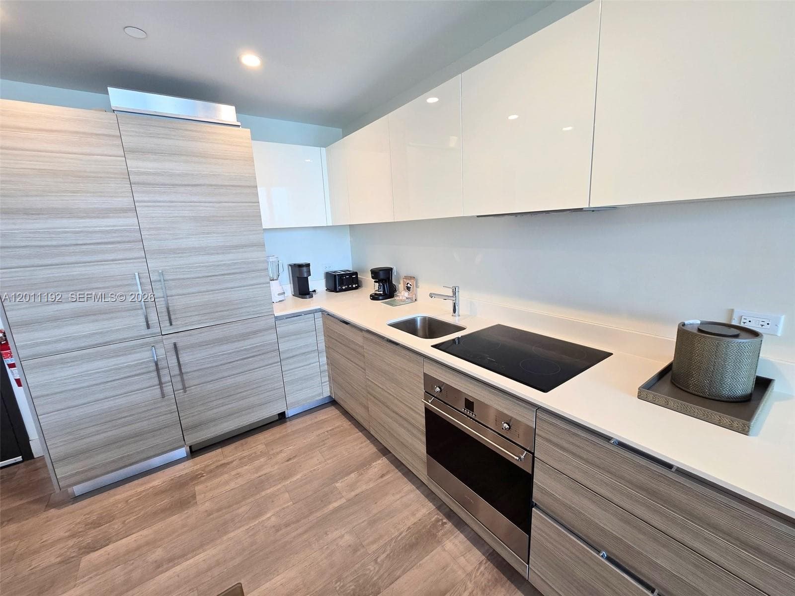 777 Ocean Dr N507 photo 3