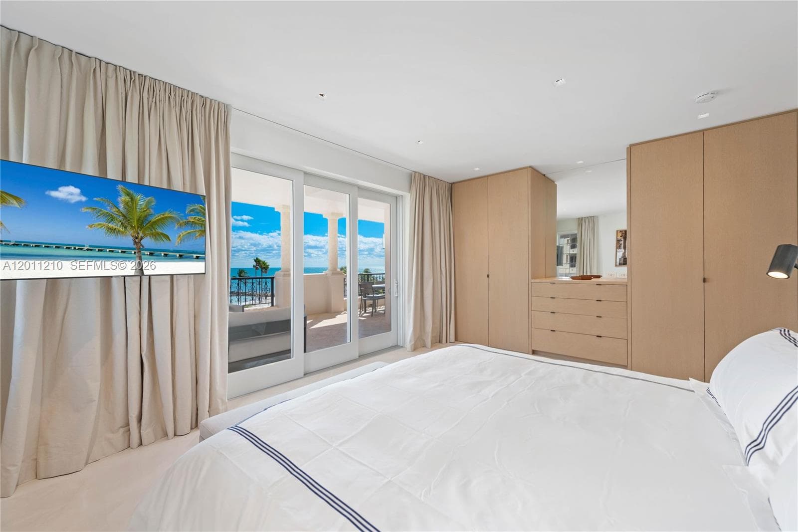 19242 Fisher Island Dr 19242 photo 19