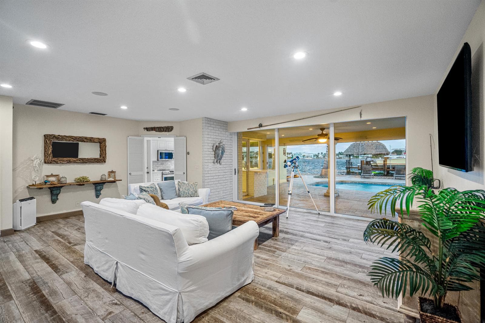 844 East Drive photo 5