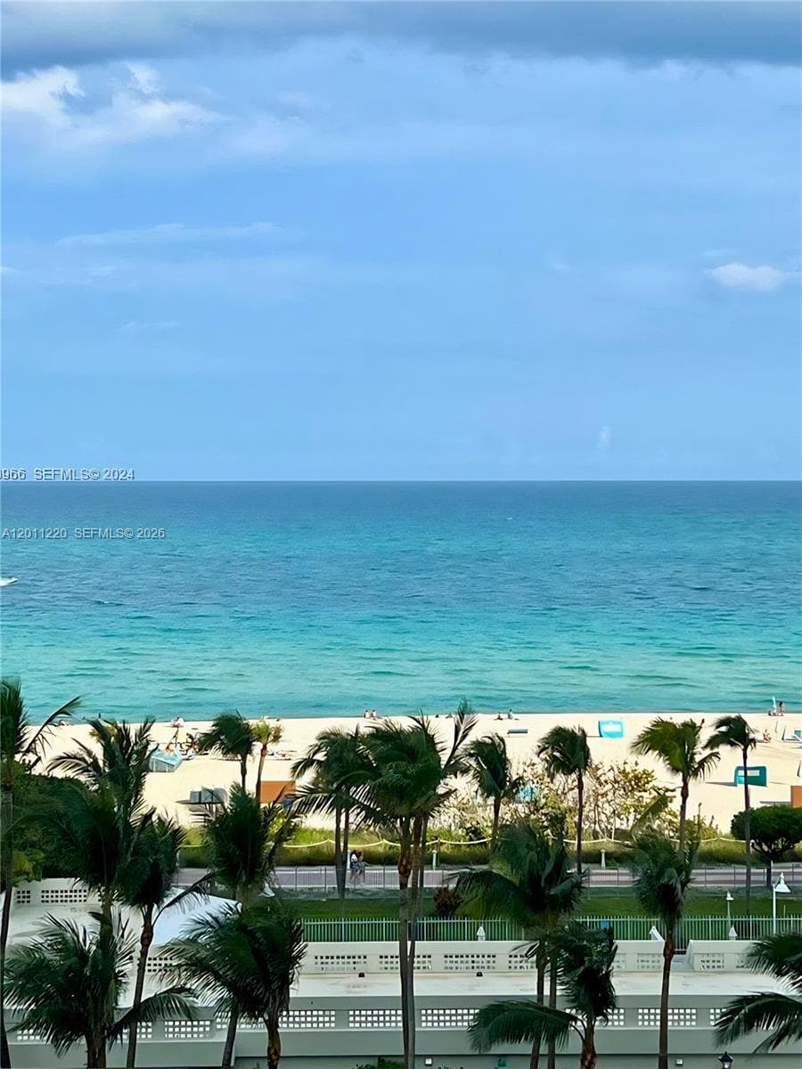 2899 Collins Ave 905 photo 2