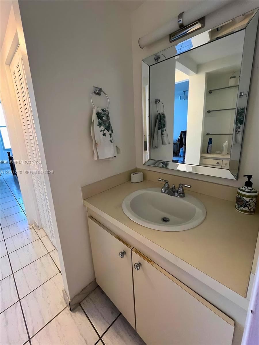 2899 Collins Ave 905 photo 11
