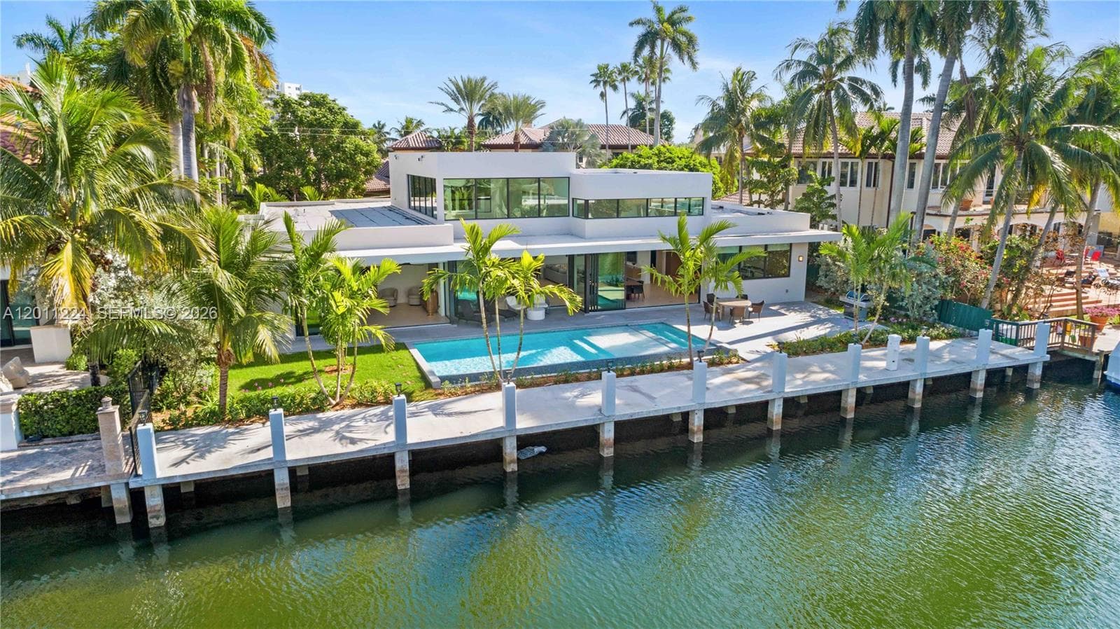 401 Royal Plaza Dr na photo 2