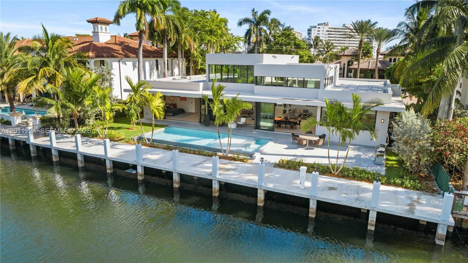 401 Royal Plaza Dr na photo 1