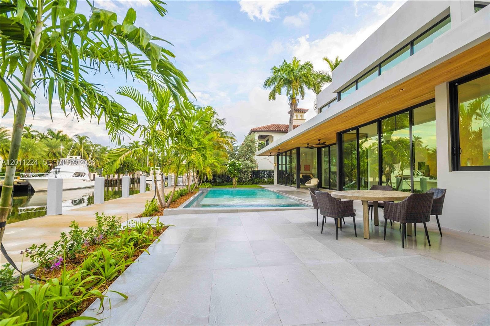 401 Royal Plaza Dr na photo 10