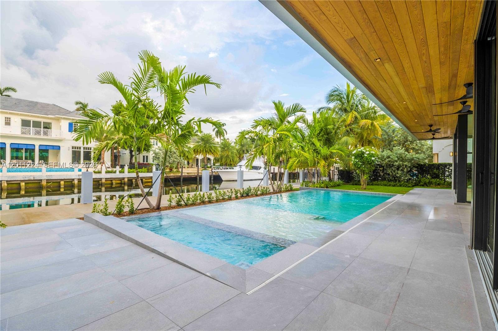 401 Royal Plaza Dr na photo 11