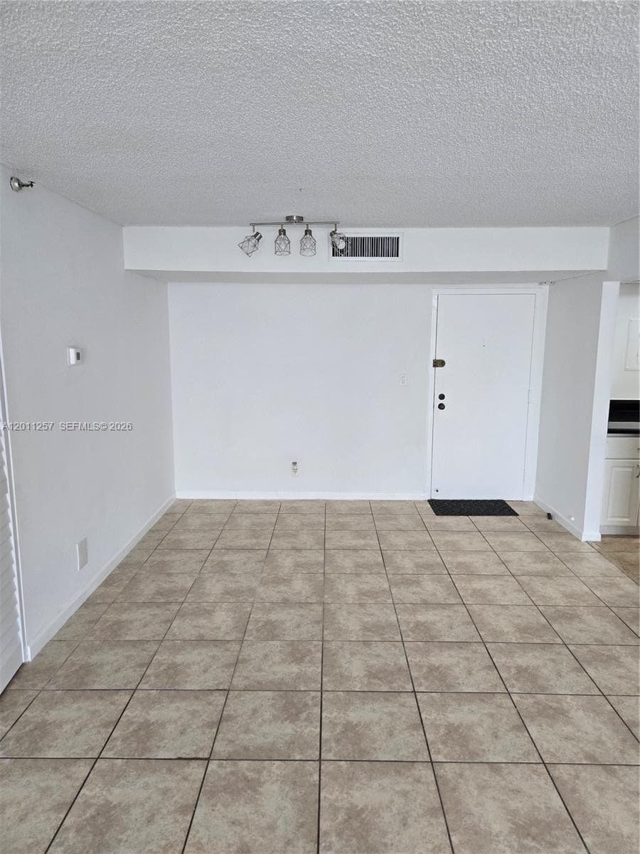 1207 photo 7