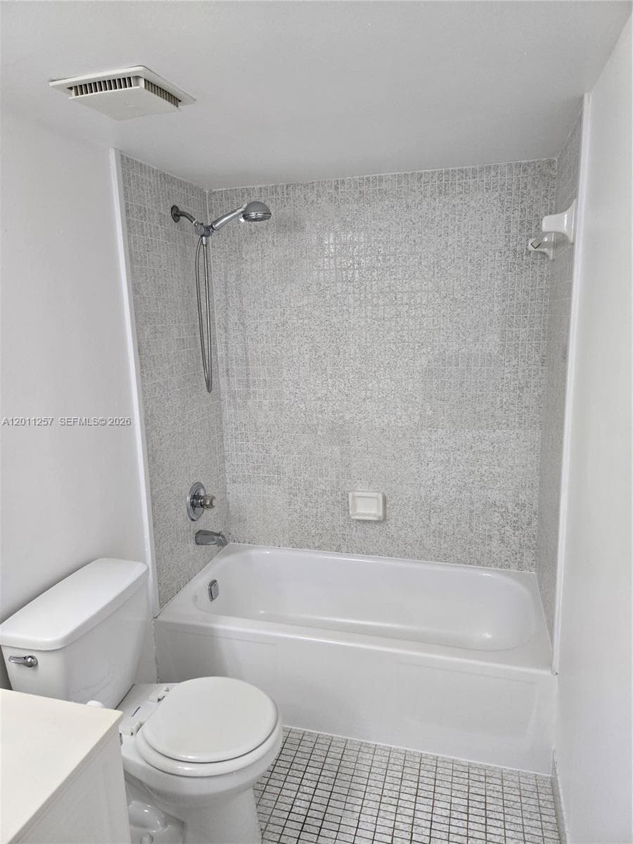 1207 photo 19