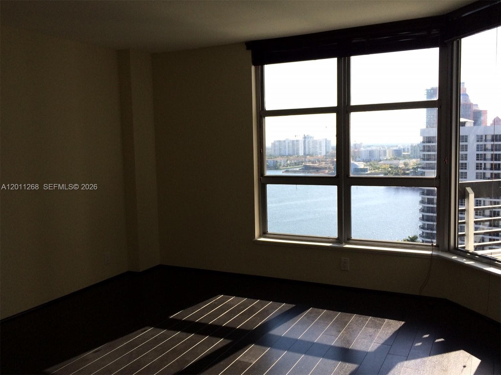 19101 36th Ct 1903 photo 2