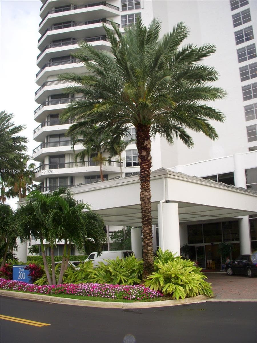 19101 36th Ct 1903 photo 4