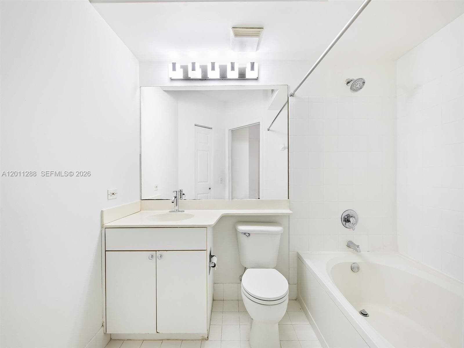 17100 Bay Rd 1614 photo 13