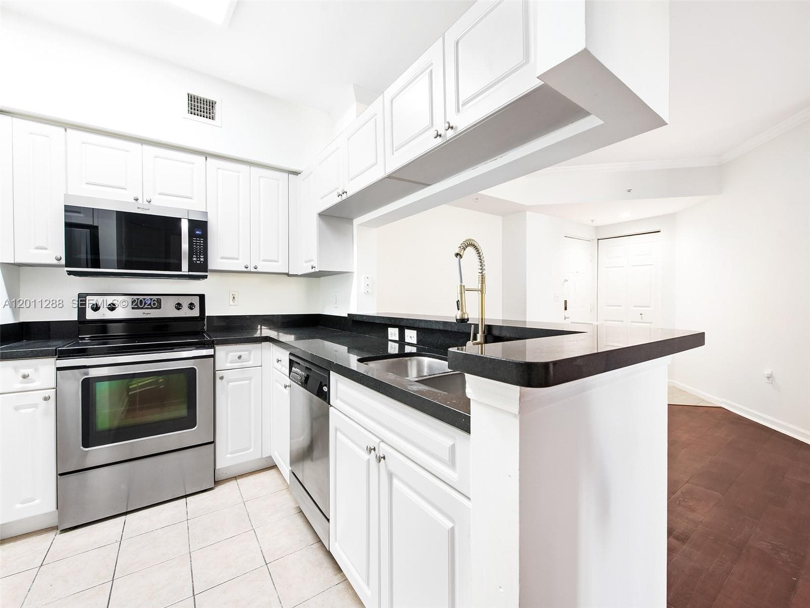 17100 Bay Rd 1614 photo 7