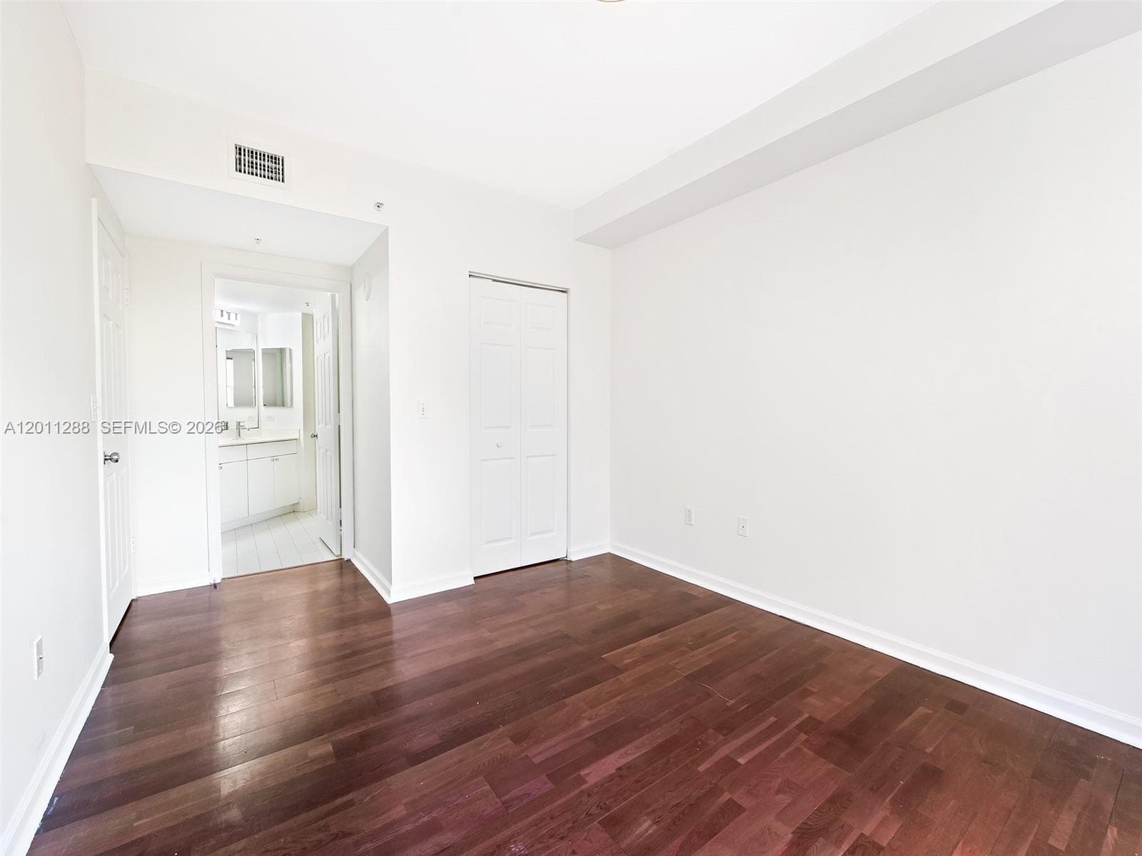 17100 Bay Rd 1614 photo 9