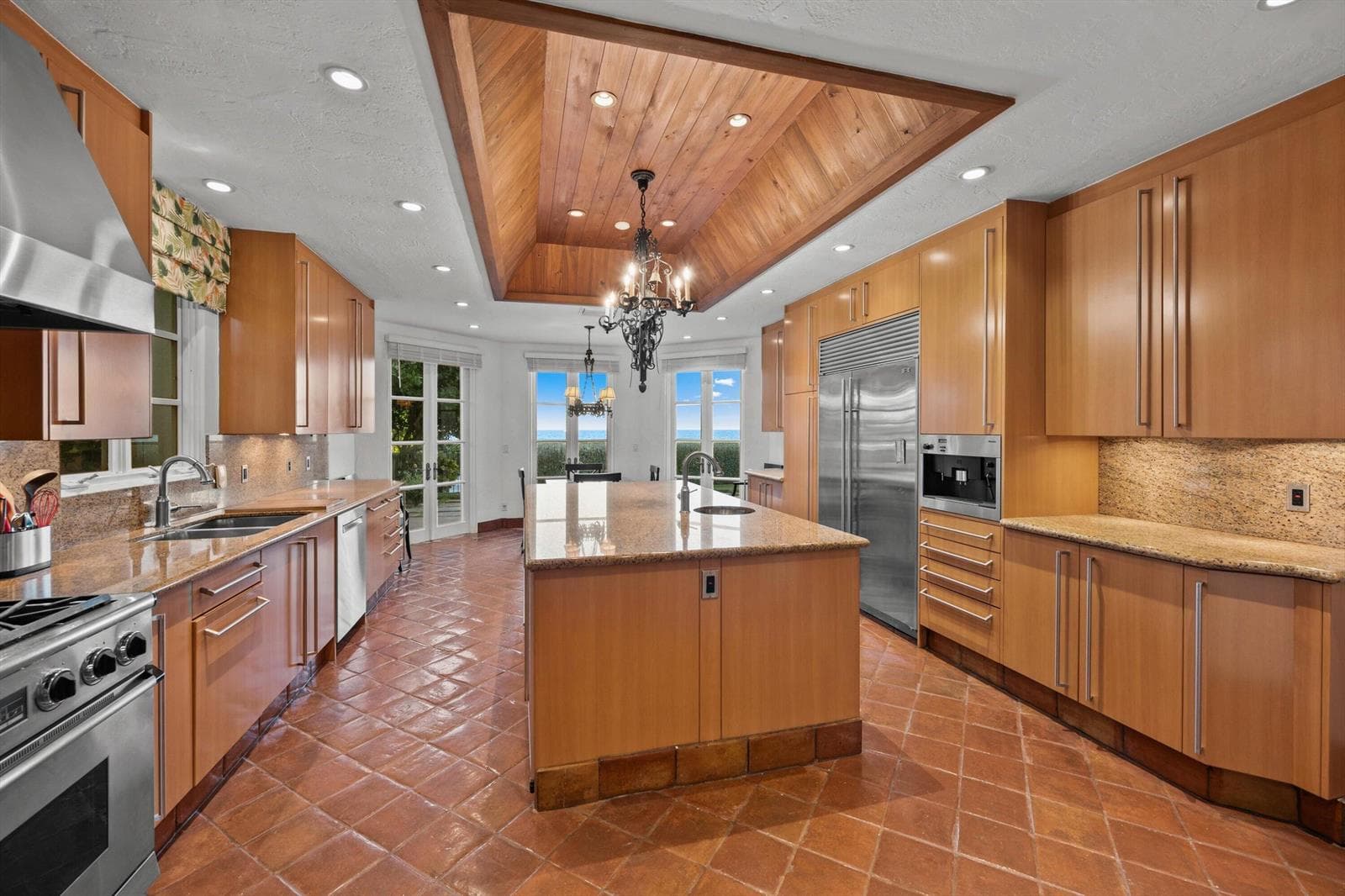 240 N Ocean Boulevard photo 13