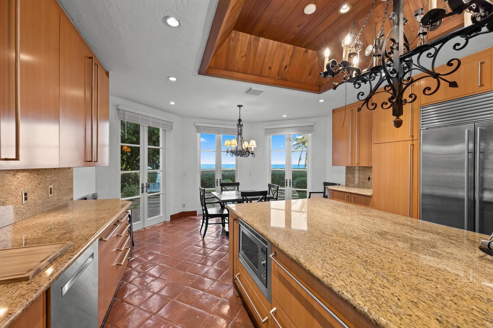 240 N Ocean Boulevard photo 14