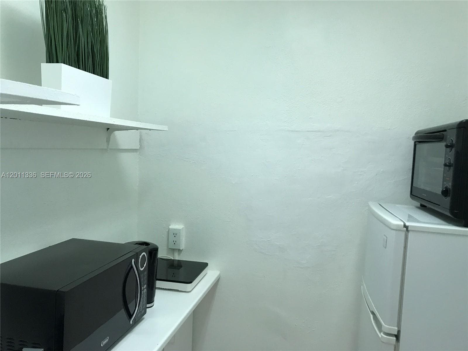 5445 Collins Ave 530 photo 9