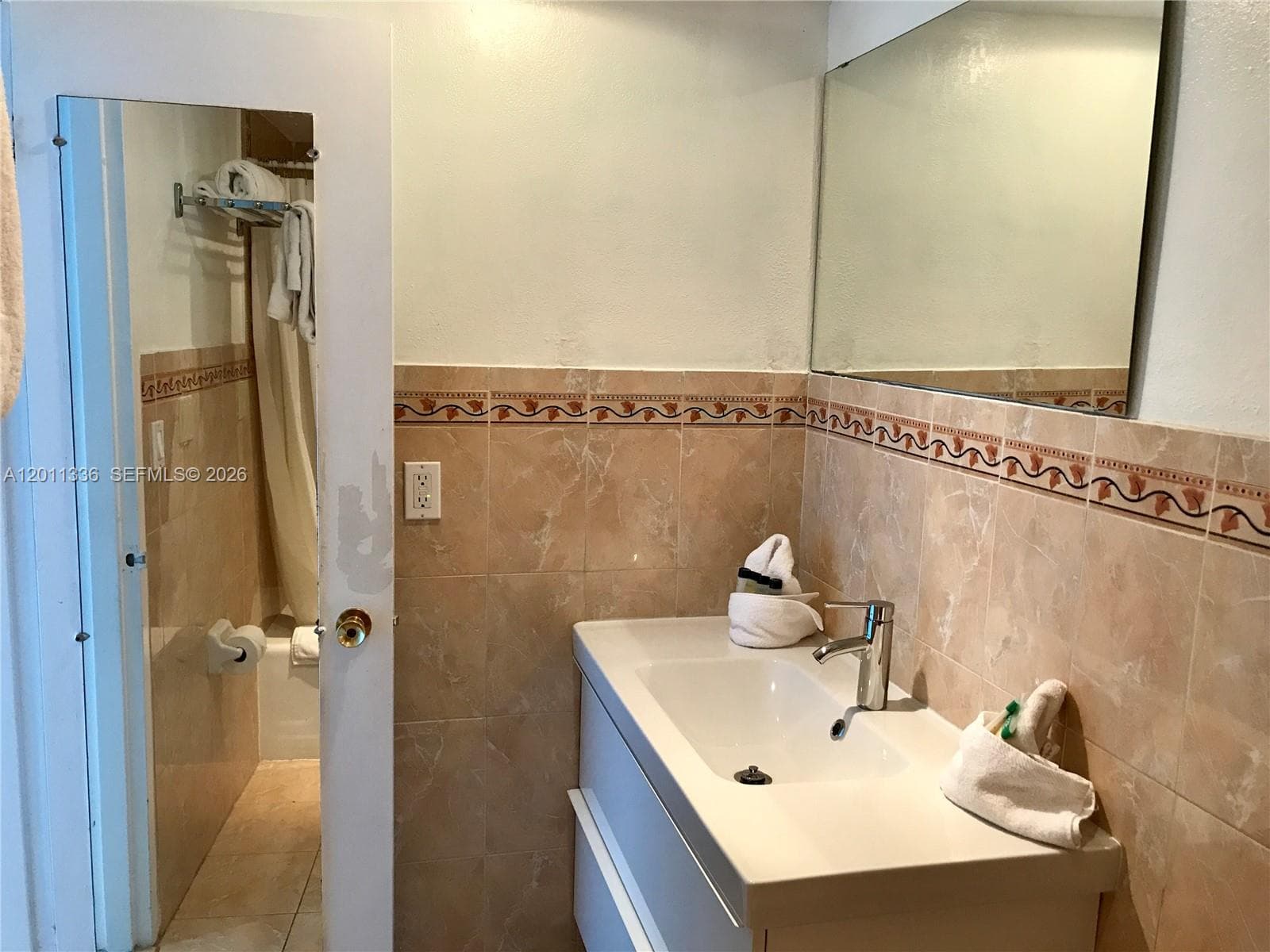 5445 Collins Ave 530 photo 24