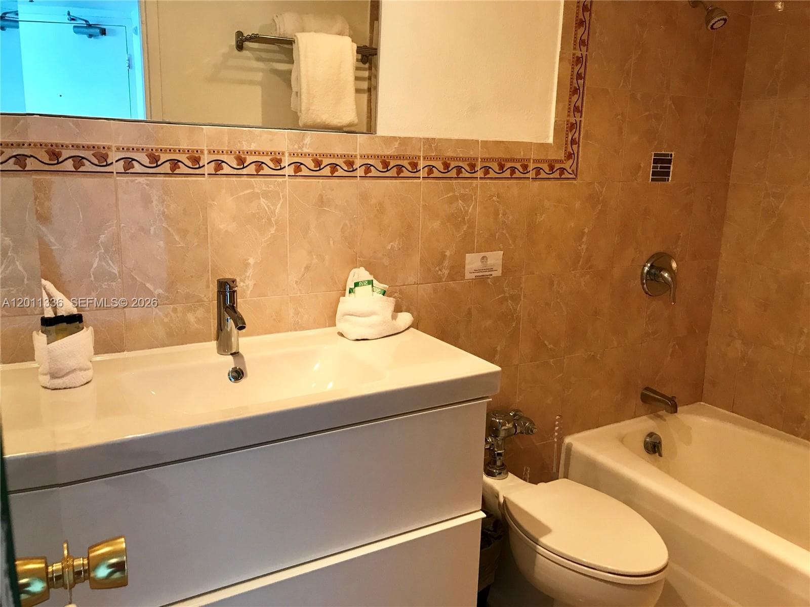 5445 Collins Ave 530 photo 18