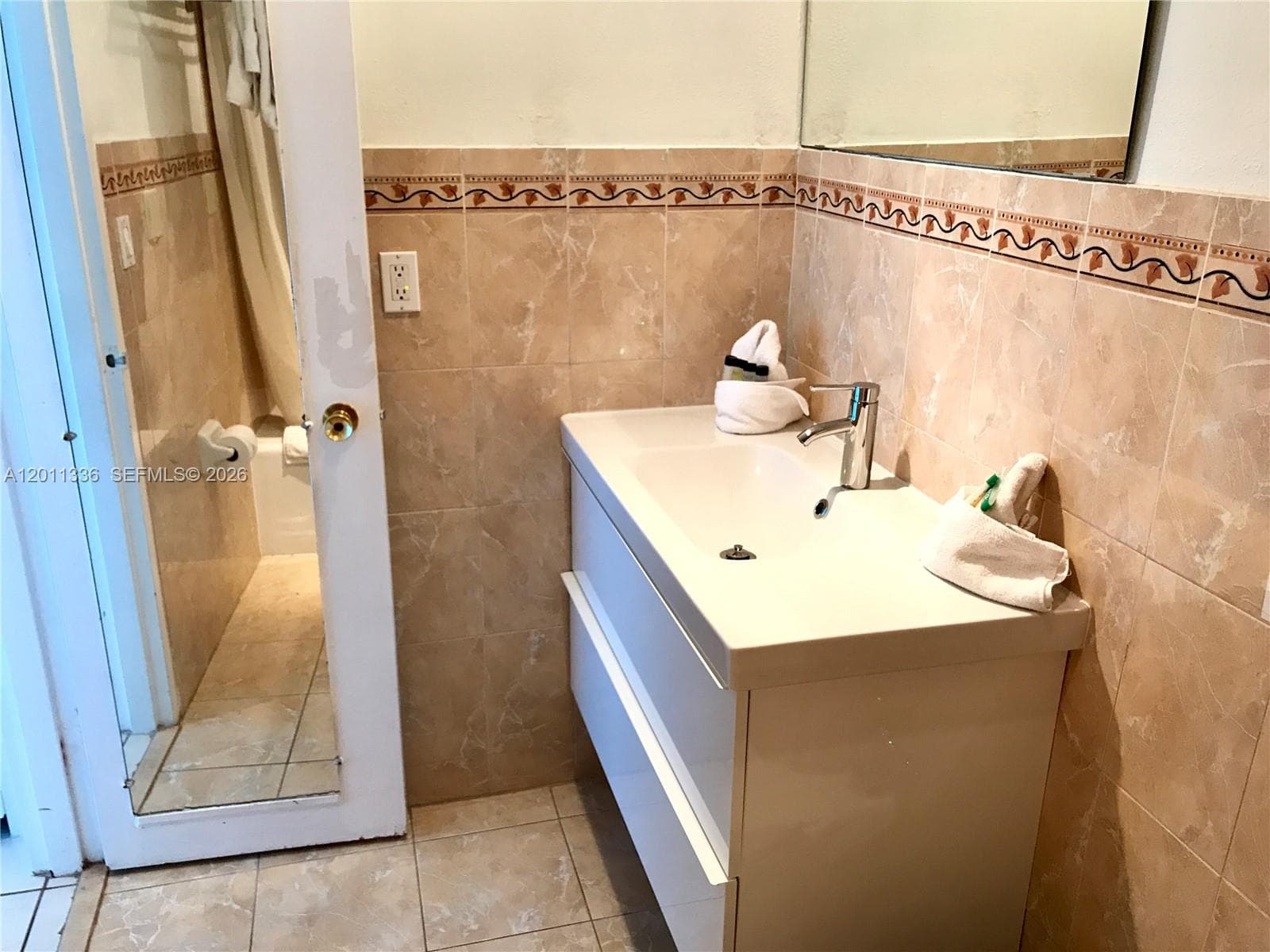 5445 Collins Ave 530 photo 25
