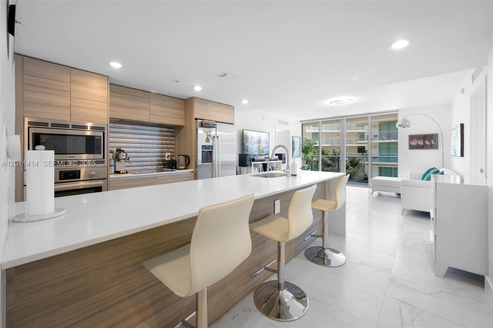 6620 Indian Creek Dr 406 photo 1