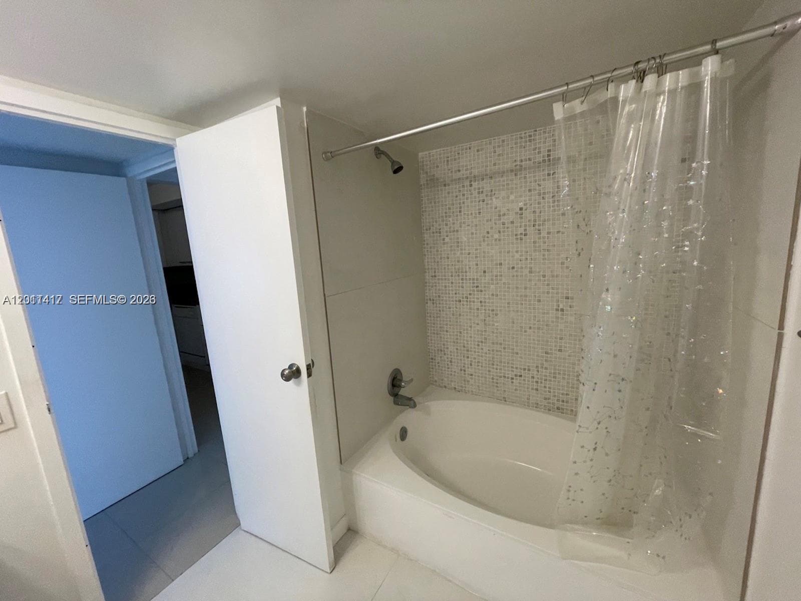 2049 Ocean Dr 1504 photo 7