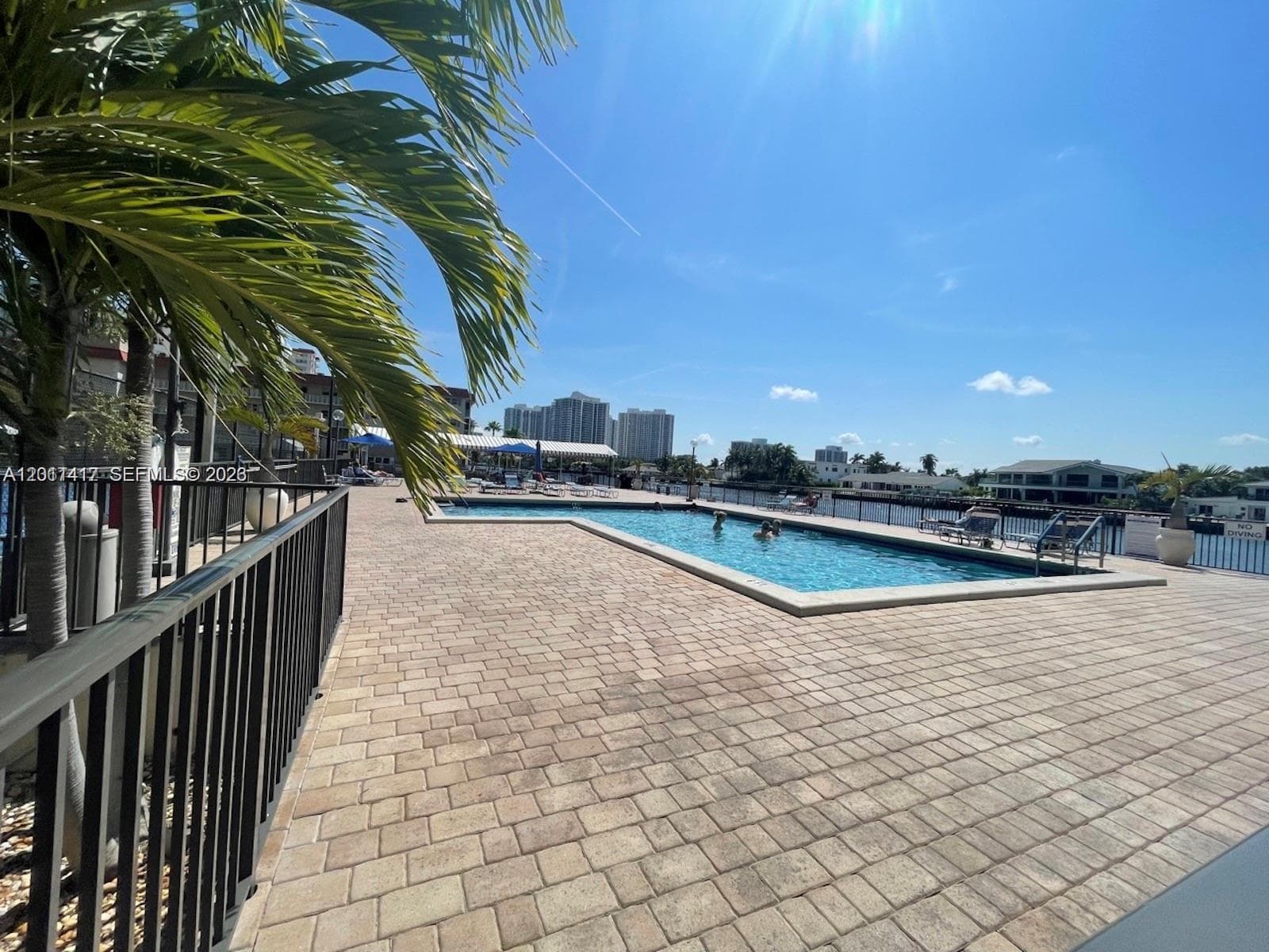 2049 Ocean Dr 1504 photo 3