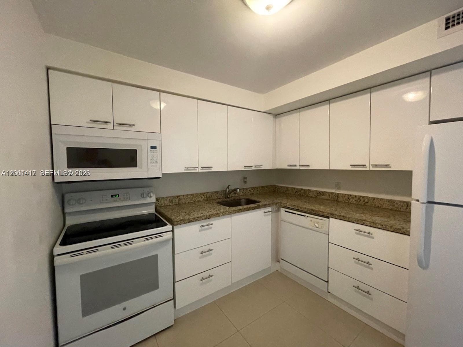 2049 Ocean Dr 1504 photo 1