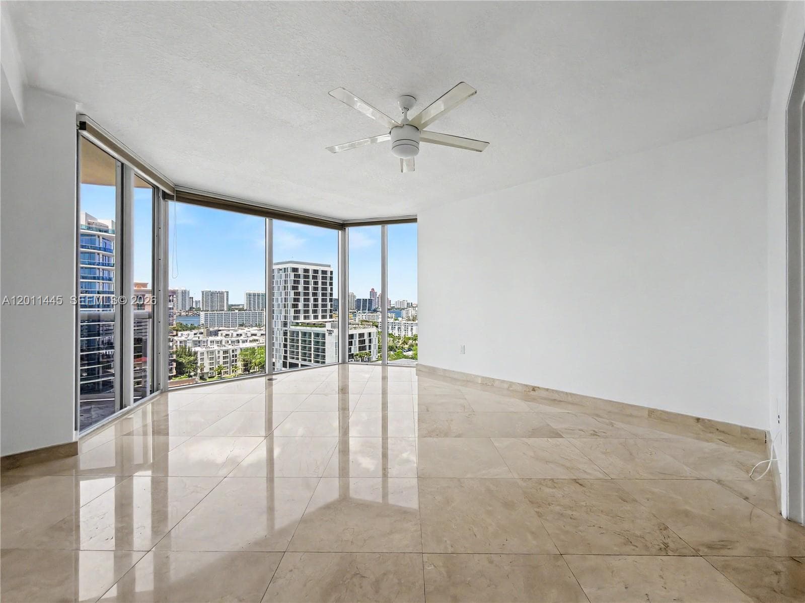 17555 Collins Ave 1502 photo 2