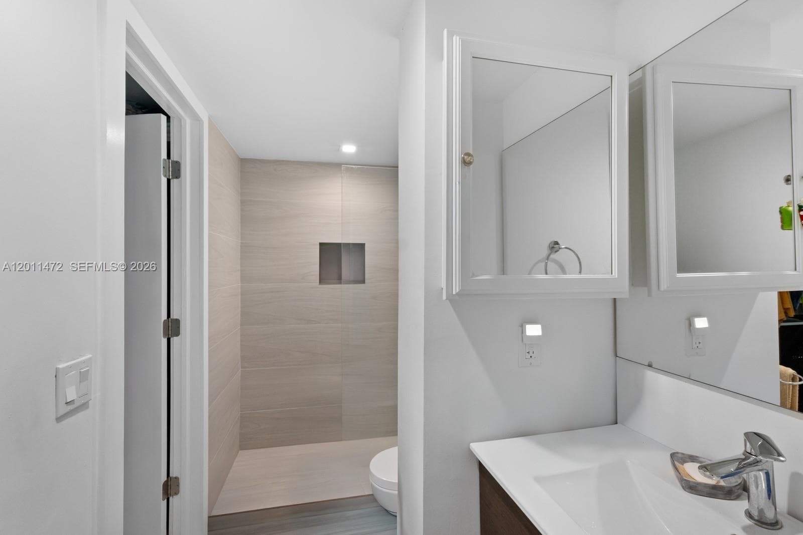 3750 NE 170th St 109 photo 5