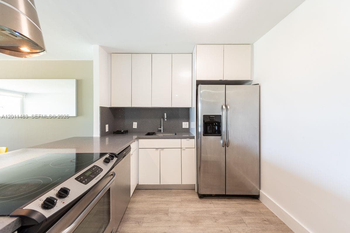 100 Bayview Dr 210 photo 2