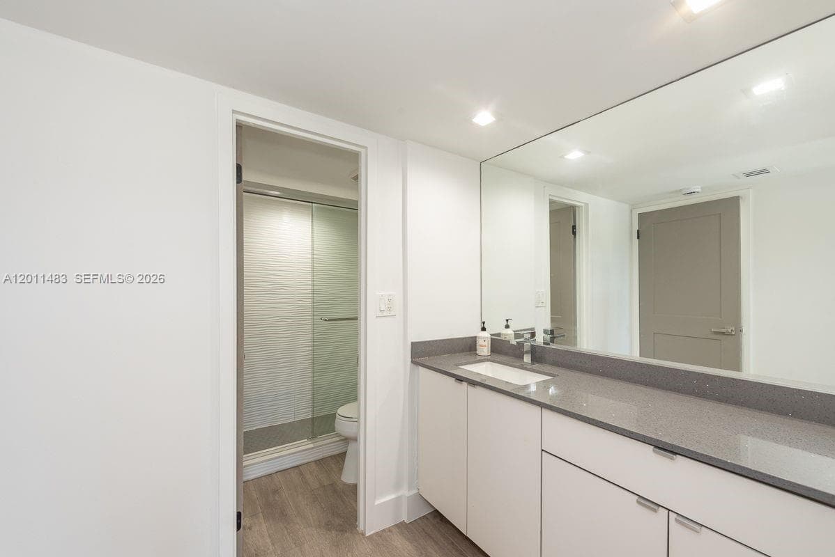 100 Bayview Dr 210 photo 12
