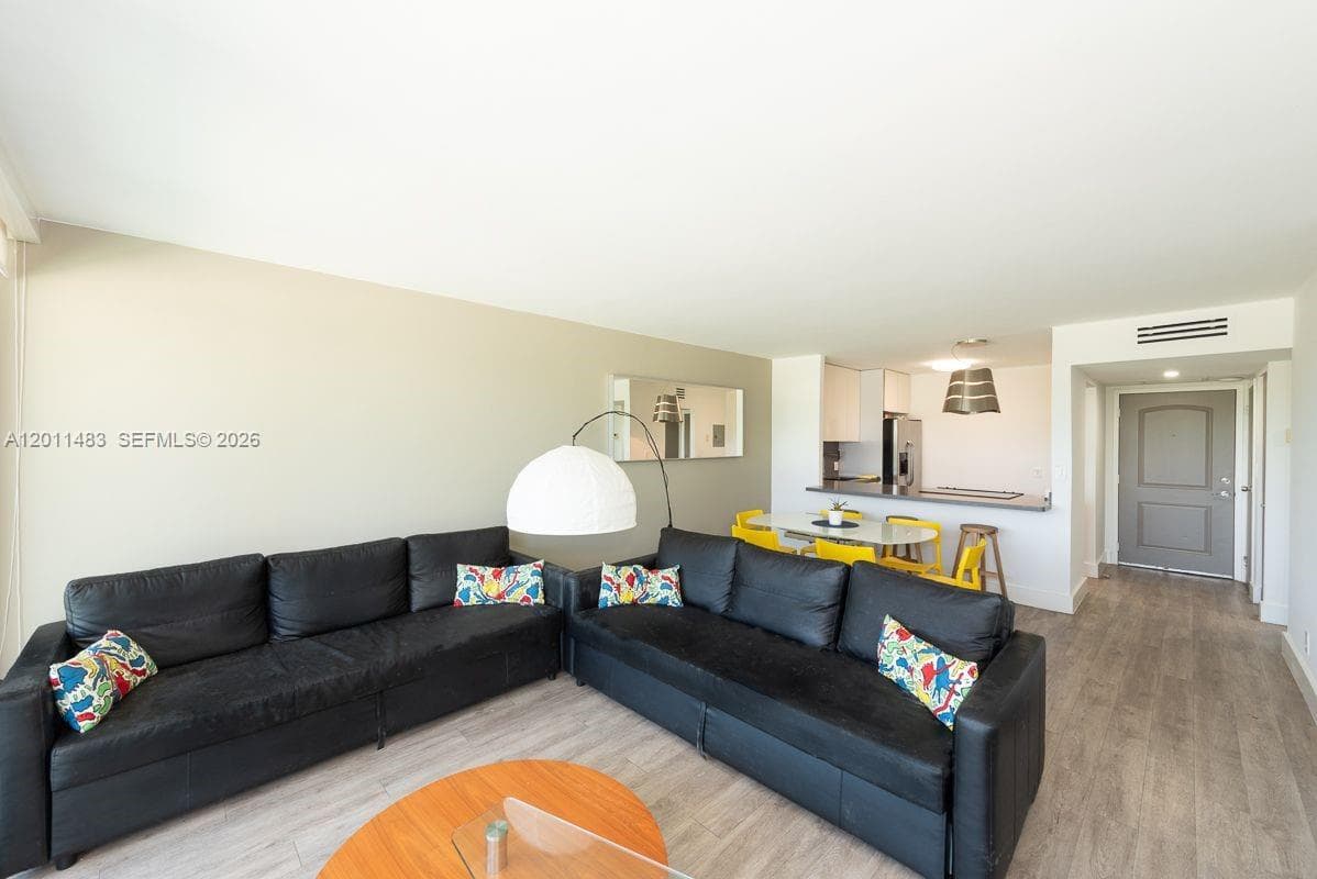 100 Bayview Dr 210 photo 3