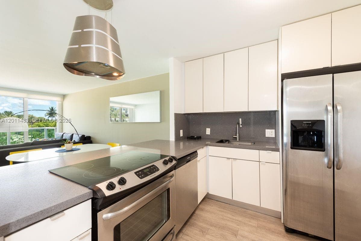 100 Bayview Dr 210 photo 1