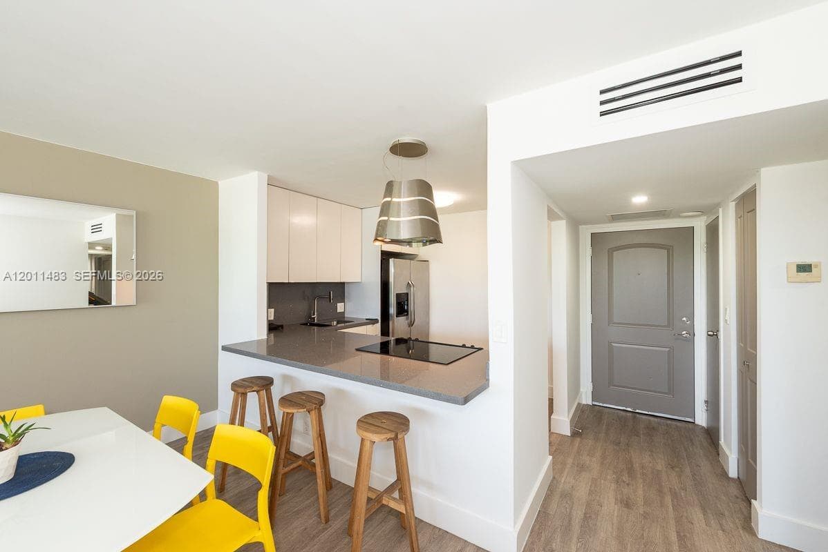 100 Bayview Dr 210 photo 5