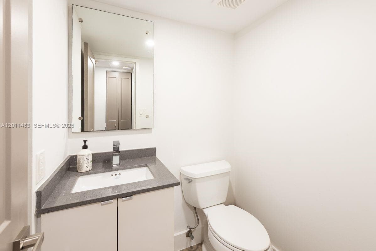 100 Bayview Dr 210 photo 18