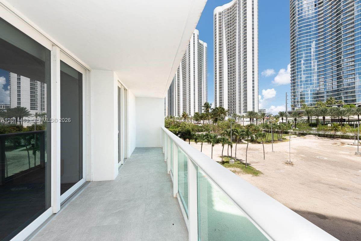 100 Bayview Dr 210 photo 15