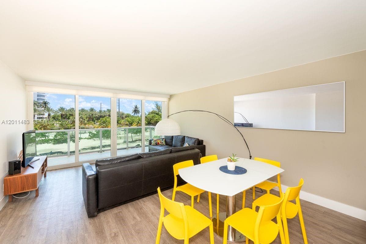 100 Bayview Dr 210 photo 4