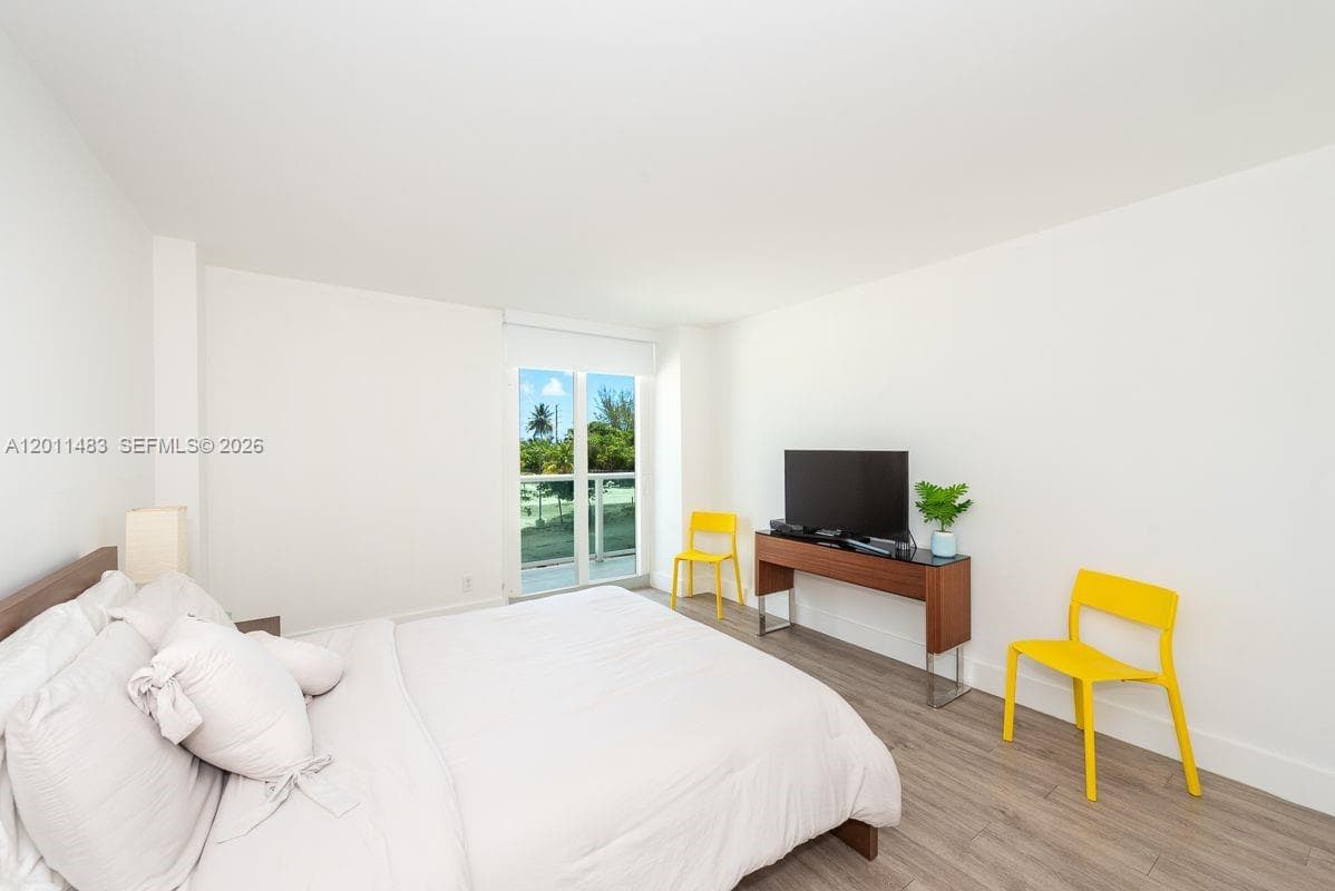 100 Bayview Dr 210 photo 8