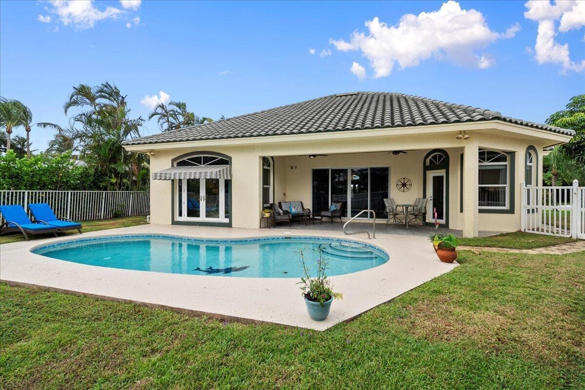 72 Waterway Road photo 1