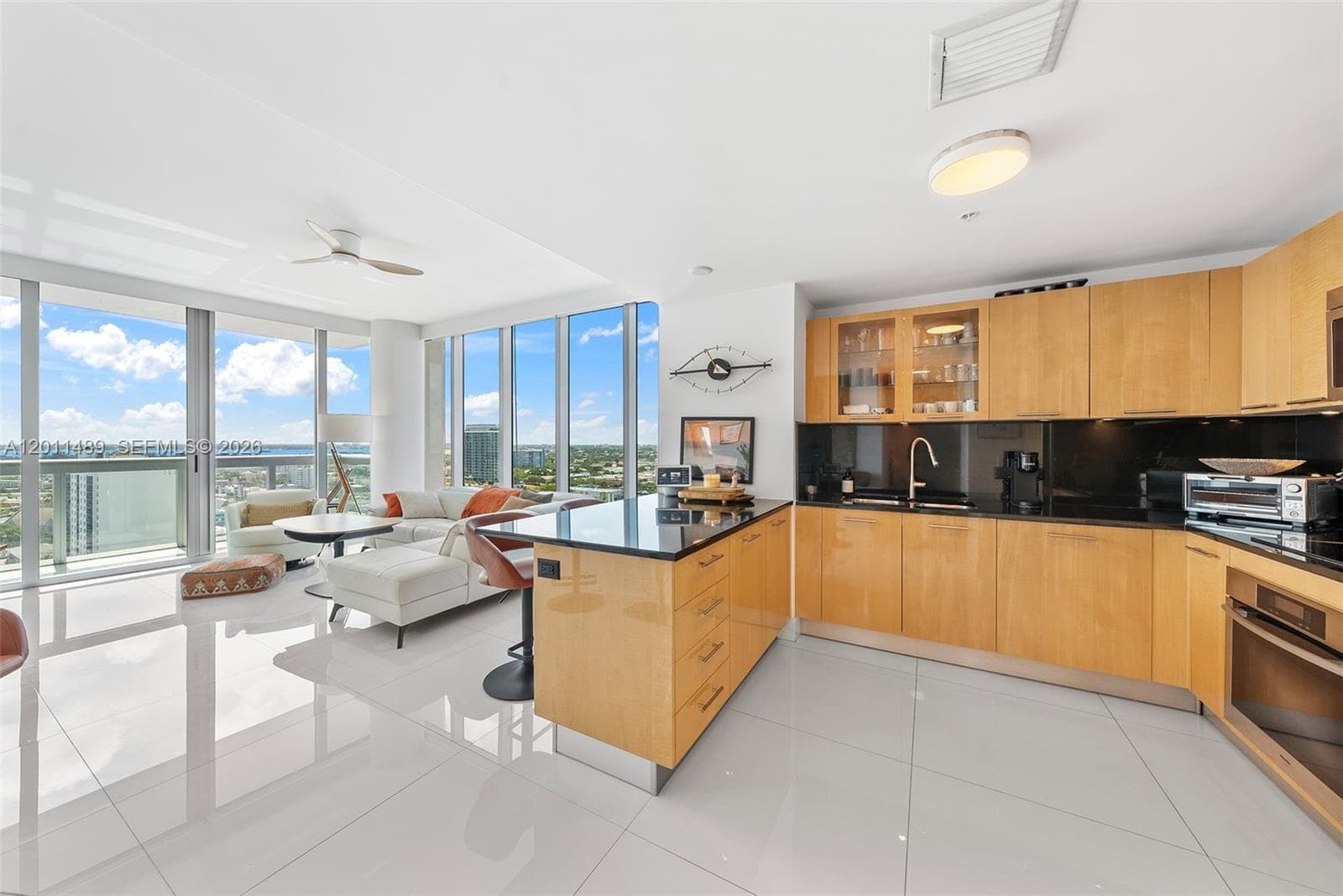 6899 Collins Ave 2004 photo 18