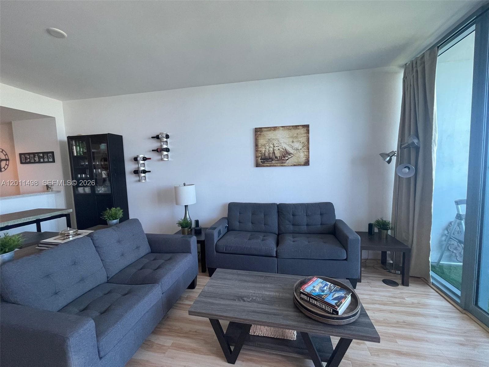 601 36th St 1705 photo 9