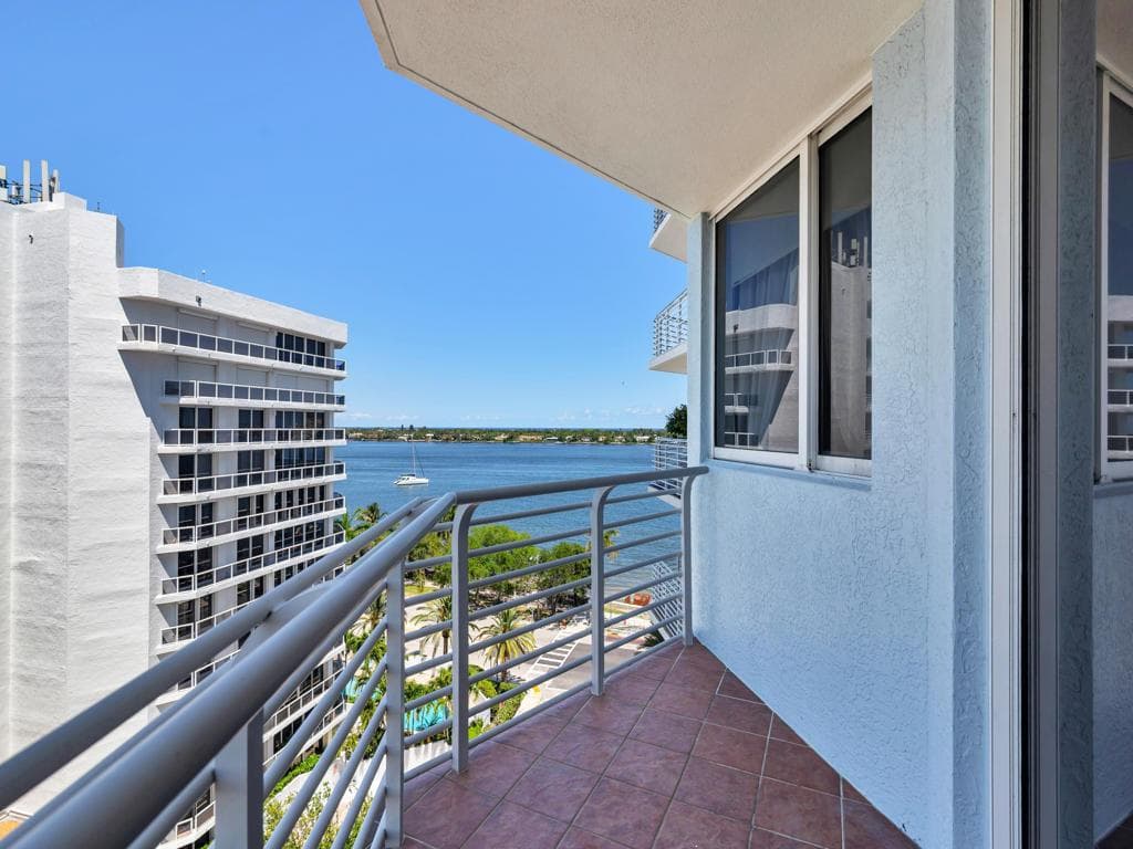 1551 N Flagler Drive 903 photo 16
